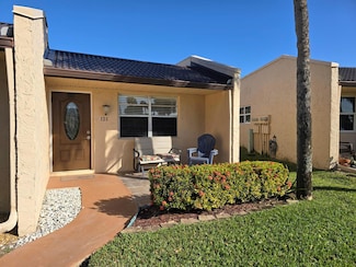121 Lake Gloria Dr, West Palm Beach, FL 33411