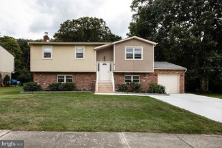10 Dori Ct, Sicklerville, NJ 08081