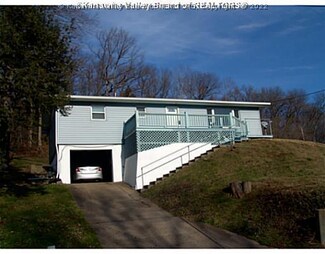 138 Oak St, Dunbar, WV 25064