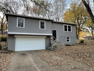 2120 Aqueduct Place, Independence, MO 64057