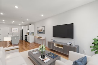 267 Old Colony Ave Unit 311, Boston, MA 02127