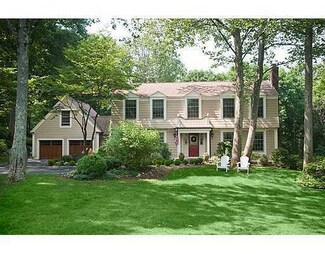 14 Old Farm Ln, Old Greenwich, CT 06870