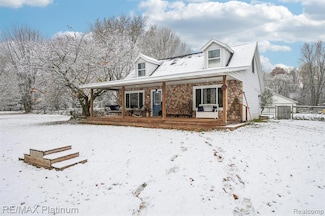 8566 Meyers Ln, Pinckney, MI 48169