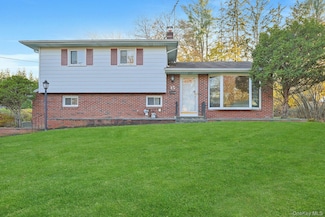15 Kenwood Ln, New City, NY 10956