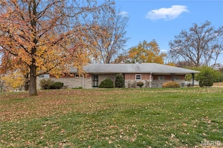 2 Dorclin Ln, Saint Louis, MO 63128