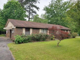 15 Sherry St, Tallassee, AL 36078
