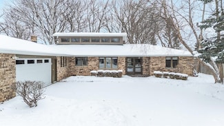 2900 Crestview Dr, Appleton, WI 54915