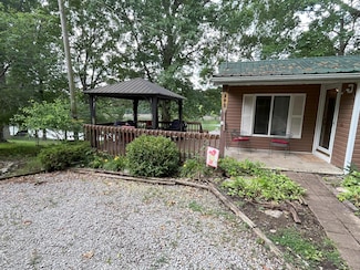 392 Lakeview Point Rd, Harrodsburg, KY 40330