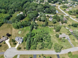 427 Rolling Meadow Dr, Valparaiso, IN 46385