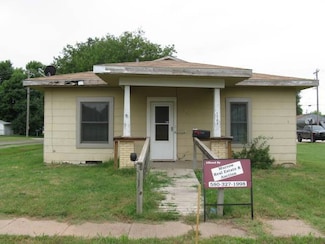 1209 S Murrow St, Waynoka, OK 73860