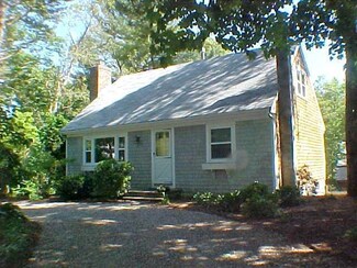 31 Milton St, Teaticket, MA 02536
