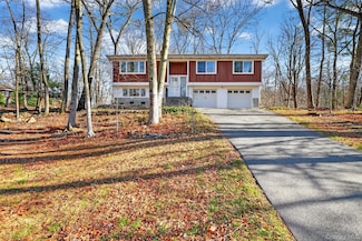 2802 Deer St, Mohegan Lake, NY 10547