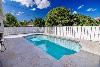 527 W Jasmine Dr, Lake Park, FL 33403