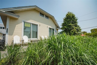 125 Oak St, Islip, NY 11751