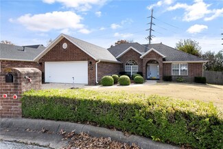 2807 Foxwood Dr, Springdale, AR 72762