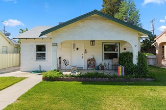 221 College Ave, Coalinga, CA 93210
