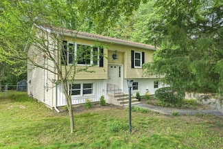 48 Lawnwood St, Springfield, MA 01119