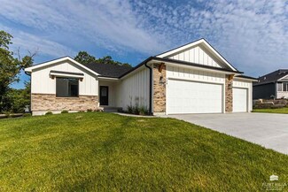 726 Fossilridge Cir, Manhattan, KS 66503