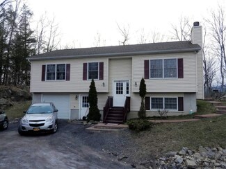 8 Robbins Ln, Saugerties, NY 12477