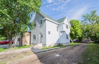 1317 1st Ave N, Fargo, ND 58102