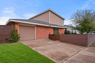 2402 Pine St, Galveston, TX 77551