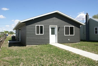 915 S 9th St, Aberdeen, SD 57401