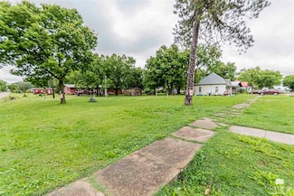 314 E Stover St, White City, KS 66872