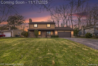 3906 Westlyn Dr, Lake Orion, MI 48359