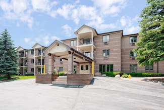 530 N Silverbrook Dr Unit 337, West Bend, WI 53090