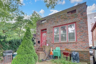 392 E 7th St, Brooklyn, NY 11218