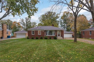 37659 Lake Dr, Avon, OH 44011