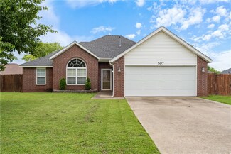 507 Emerald St, Lowell, AR 72745