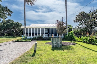 1109 N Allen St, Rockport, TX 78382