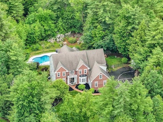4 Chablis Ct, Bedford, NH 03110