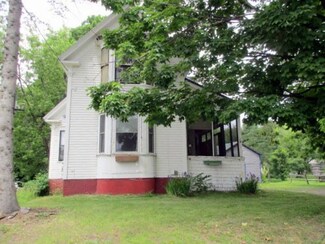 26 Elm St, Fairfield, ME 04937