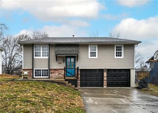 1214 NW Golfview Dr, Grain Valley, MO 64029