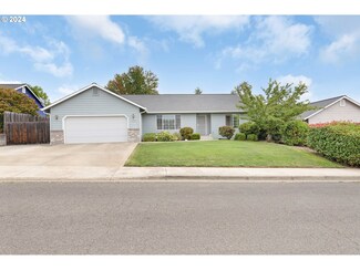 177 NW Woodduck St, Winston, OR 97496