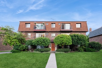 1212 Whispering Hills Ct Unit 2B, Naperville, IL 60540