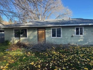 746 Oak St, Yreka, CA 96097