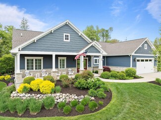 833 Red Hawk Dr, Walworth, WI 53184