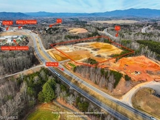 4332 W Pine St, Mount Airy, NC 27030
