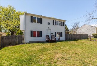 11 Sophia Dr, Warwick, RI 02886