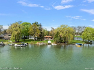 6351 Alden Dr, West Bloomfield, MI 48324