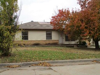 2822 NW 22nd St, Lawton, OK 73505