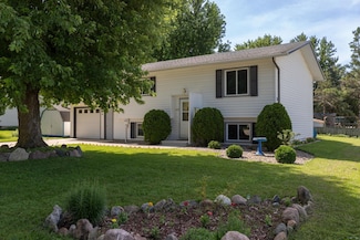 403 4th St NE, Hayfield, MN 55940