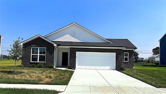 107 Autumn Maple Ln, Brookville, OH 45309