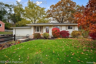 1615 Peterson St, West Bloomfield, MI 48324