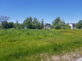 63 Holmes St, Rockland, ME 04841