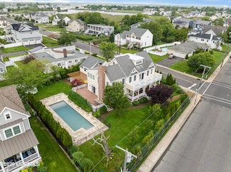 18 Riverdale Ave, Monmouth Beach, NJ 07750
