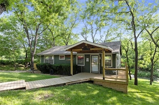 321 W Sugar Lake Dr, Mound City, KS 66056
